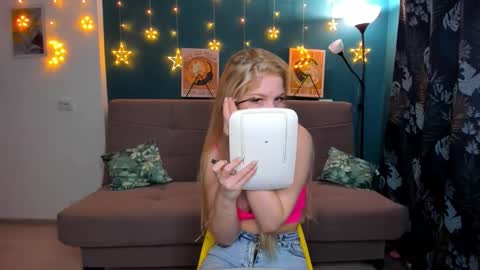 Snapshot of xloe_queen chatting on January 2025 08:05:01 AM Chloe online show from January 2025 08:05:01 AM