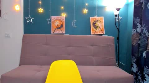 Snapshot of xloe_queen chatting on January 2025 01:02:02 PM Chloe online show from January 2025 01:02:02 PM