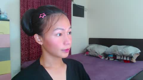 Snapshot of xlovely_destinyx chatting on February 2025 12:03:02 PM Alice online show from February 2025 12:03:02 PM