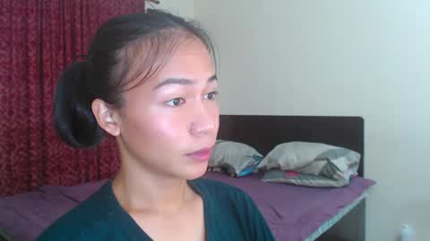 Snapshot of xlovely_destinyx chatting on March 2025 08:32:02 PM Alice online show from March 2025 08:32:02 PM