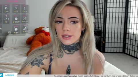 Snapshot of xlunaskye chatting on March 2025 12:54:02 AM online show from March 2025 12:54:02 AM