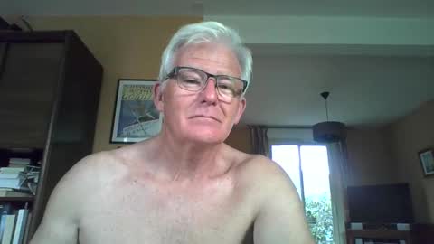 Snapshot of xmaeg3 chatting on October 2025 09:40:02 AM xmaeg3 online show from October 2025 09:40:02 AM