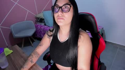 Snapshot of xmilee chatting on November 2025 01:15:01 AM MILEE online show from November 2025 01:15:01 AM