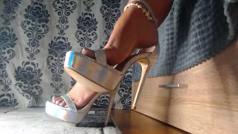 Snapshot of xmistressmonroex chatting on October 2025 07:42:02 AM Monroe online show from October 2025 07:42:02 AM