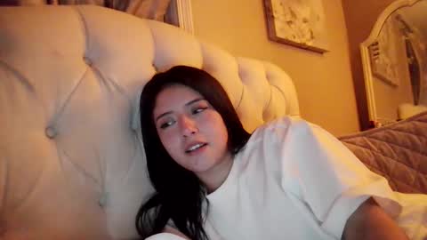 xochampagnemami online show from February 2026 05:45:01 AM