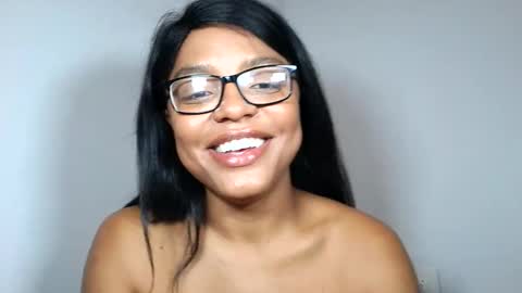 Snapshot of xoeewinters chatting on December 2025 01:38:01 PM Xoee Winters online show from December 2025 01:38:01 PM