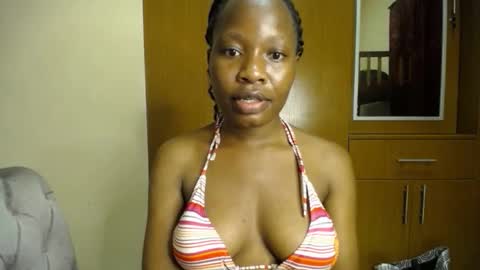 Snapshot of xoxo_booty chatting on December 2025 06:16:01 PM Xoxo online show from December 2025 06:16:01 PM