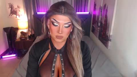 Snapshot of xshadowseductressmitchx chatting on March 2025 01:05:02 PM Cattaleya online show from March 2025 01:05:02 PM
