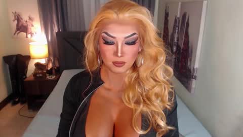 Snapshot of xshadowseductressmitchx chatting on March 2025 03:35:01 AM Cattaleya online show from March 2025 03:35:01 AM