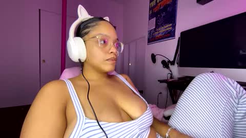 xStarGazingx online show from November 2025 05:52:01 AM