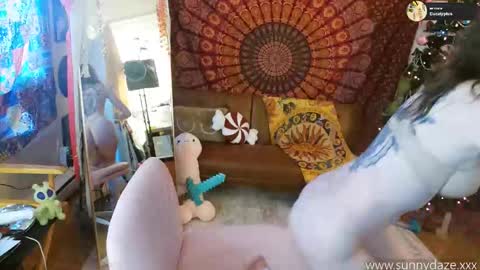 Sunny Daze online show from December 2025 08:02:01 PM