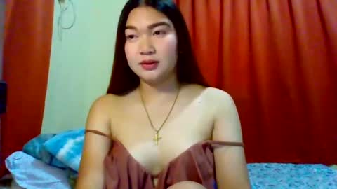 Snapshot of xsweetiemajax chatting on December 2024 01:35:01 AM HI IM PAULINE online show from December 2024 01:35:01 AM