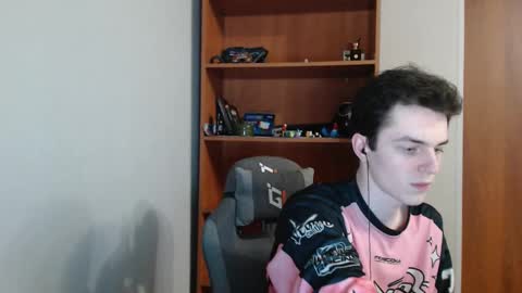 traqqq online show from October 2025 09:23:01 PM