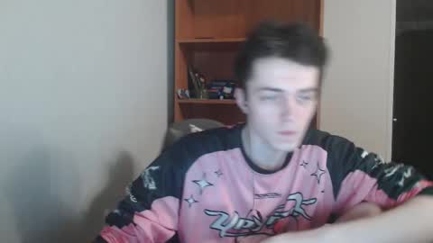 traqqq online show from November 2025 05:37:02 PM