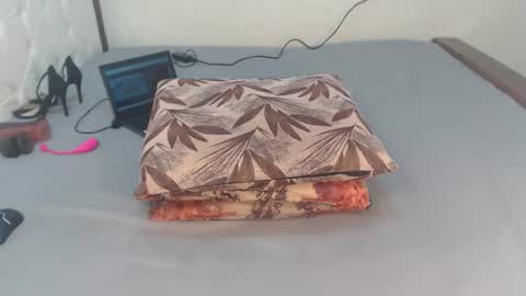 hey its Mayah online show from September 2025 07:13:01 PM