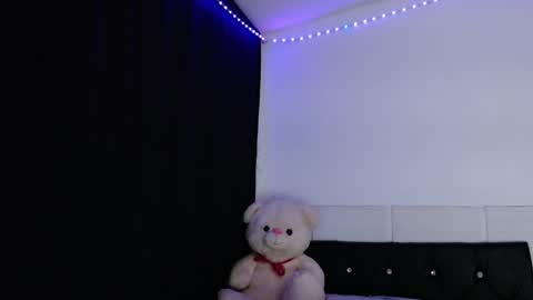 Snapshot of xx_johnson_xx chatting on March 2026 07:47:01 AM VALE online show from March 2026 07:47:01 AM