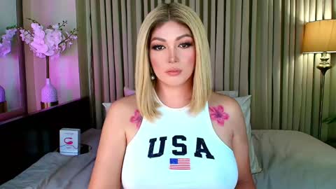 Snapshot of xxbedroombeautyxx chatting on December 2024 02:15:02 AM MISS NATALIA online show from December 2024 02:15:02 AM