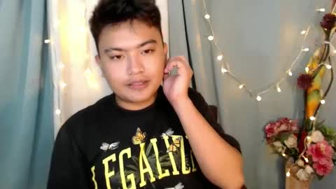 Snapshot of xxhotloyd_cummerx chatting on January 2025 03:00:02 PM Loyd online show from January 2025 03:00:02 PM