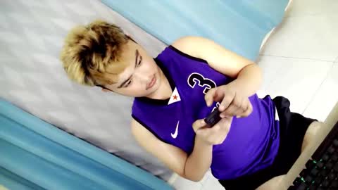 Snapshot of xxhotloyd_cummerx chatting on November 2025 10:04:02 AM Loyd online show from November 2025 10:04:02 AM