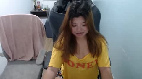 Snapshot of xxhotpinayxx610495 chatting on February 2025 03:35:01 PM Sheyn Coleen online show from February 2025 03:35:01 PM