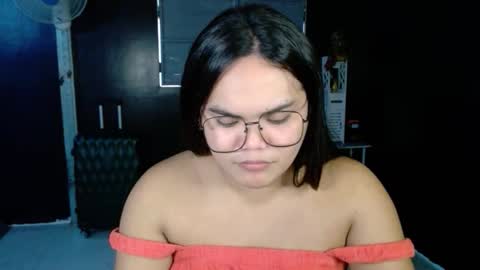 Kylie Smith online show from October 2025 06:23:02 AM