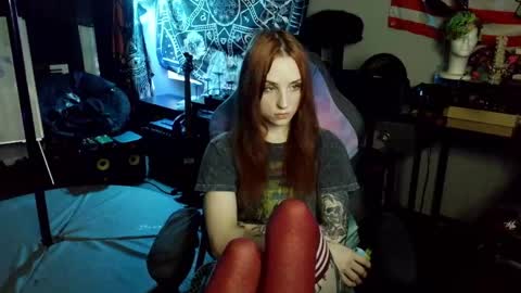 Snapshot of xxlilithmoonxx chatting on April 2026 02:02:01 AM Lilith online show from April 2026 02:02:01 AM