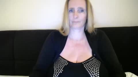 Snapshot of xxnikkie chatting on February 2025 07:31:02 PM Nikkie online show from February 2025 07:31:02 PM