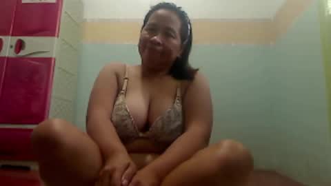 Snapshot of xxpinaymomxx chatting on November 2025 07:00:02 AM xxpinaymomxx online show from November 2025 07:00:02 AM