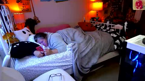 Snapshot of xxstrawberryjanexx chatting on October 2025 09:58:02 PM Strawberry Jane online show from October 2025 09:58:02 PM