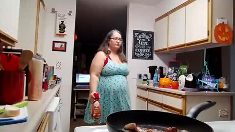 Snapshot of xxstrawberryjanexx chatting on November 2025 08:32:01 PM Strawberry Jane online show from November 2025 08:32:01 PM