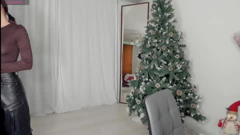 Snapshot of xxx_leila chatting on December 2024 11:43:02 AM xxx_leila online show from December 2024 11:43:02 AM