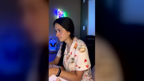 Lola online show from April 2026 09:09:01 AM
