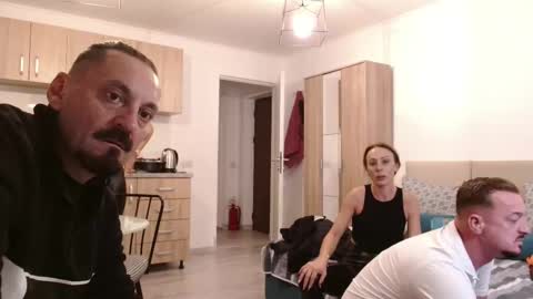 Snapshot of xxxkinkycpl chatting on November 2025 04:42:01 PM isa and gonzo online show from November 2025 04:42:01 PM