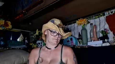 XXXQueenMandyDickenz online show from May 2026 08:27:01 PM