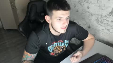 xxxrussel online show from October 2025 05:00:01 PM