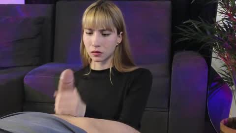 Snapshot of xxxvandersexxx chatting on February 2025 08:59:01 AM July and Fer online show from February 2025 08:59:01 AM