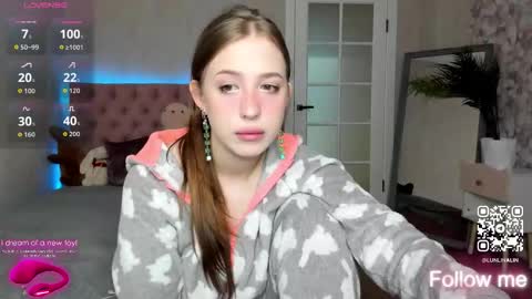 Lina online show from September 2025 12:42:01 PM