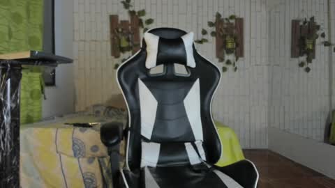 yacksson_lawrence online show from December 2024 11:02:02 PM