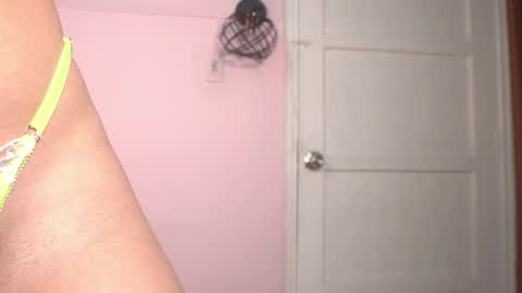 Snapshot of yahaira_26 chatting on October 2025 12:00:02 AM petronila online show from October 2025 12:00:02 AM