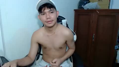 Snapshot of yamati21 chatting on December 2025 11:34:01 PM Eian online show from December 2025 11:34:01 PM