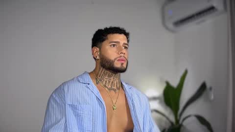 Snapshot of yamp_bigcock chatting on October 2025 01:28:01 AM yamp sambrano online show from October 2025 01:28:01 AM