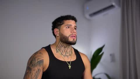 Snapshot of yamp_bigcock chatting on November 2025 02:44:01 AM yamp sambrano online show from November 2025 02:44:01 AM