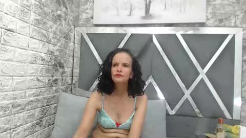 Snapshot of yanetrose chatting on November 2025 03:42:02 AM yanetrose online show from November 2025 03:42:02 AM