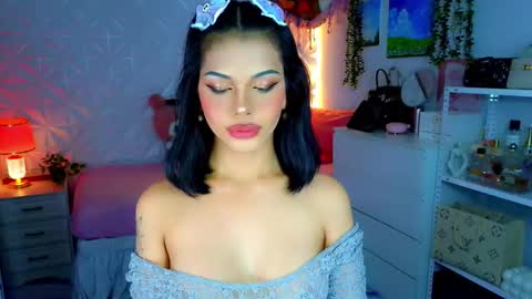 YANG AUDREY LONE online show from November 2025 03:06:01 AM