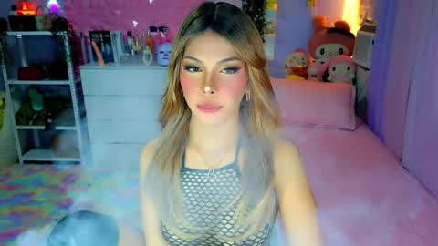 YANG AUDREY LONE online show from January 2026 11:28:01 PM