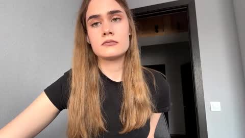 Snapshot of yangkohrs chatting on April 2026 12:02:01 PM Kate online show from April 2026 12:02:01 PM