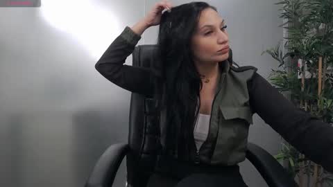 Snapshot of yaraxcox chatting on November 2025 05:17:02 AM Yara online show from November 2025 05:17:02 AM