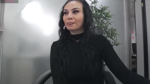 Snapshot of yaraxcox chatting on November 2025 04:57:01 AM Yara online show from November 2025 04:57:01 AM