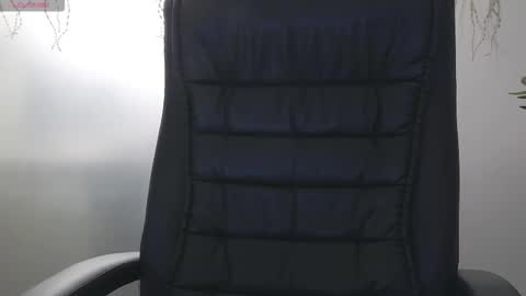 Snapshot of yaraxcox chatting on December 2025 04:17:01 AM Yara online show from December 2025 04:17:01 AM