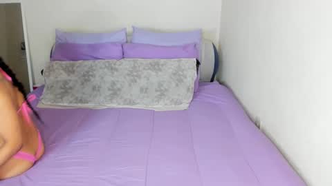 Snapshot of yasminayazzie chatting on December 2024 01:40:01 AM Yasmina online show from December 2024 01:40:01 AM